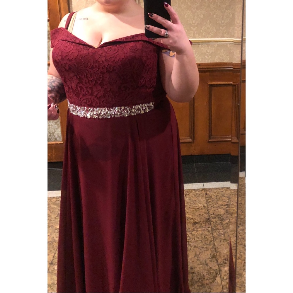 Plus size dress. Wedding/prom